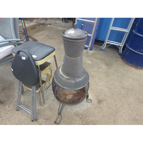 128 - SMALL METAL CHIMNEA