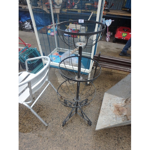 137 - 3 TIER METAL PLANT STAND