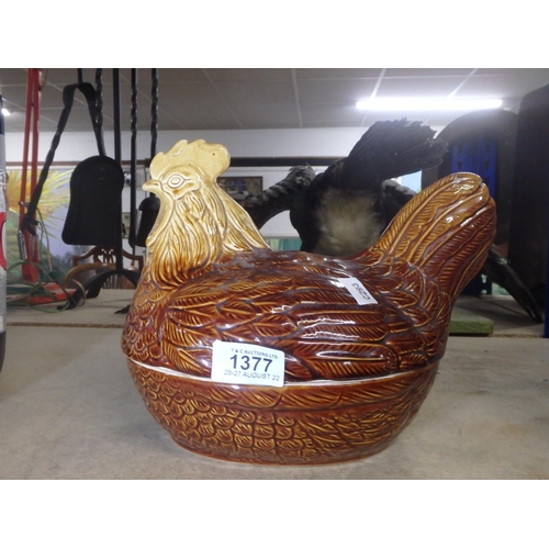 1377 - TRADITIONAL CHICKEN EGG CROCK - MADE IN JAPAN