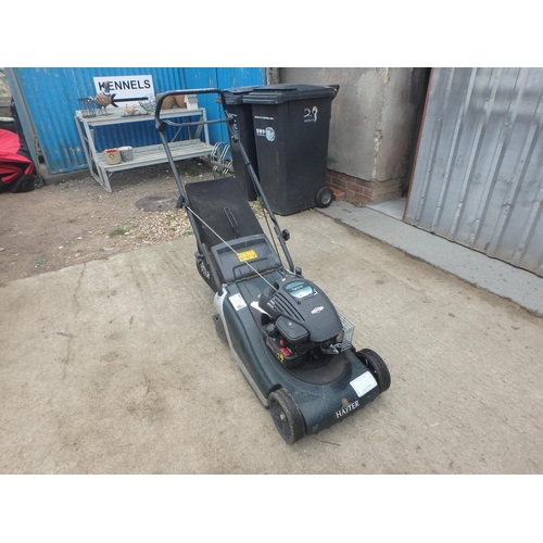 24 - BRIGGS AND STRATTON SPIRIT 41 HAYTER LAWN MOWER