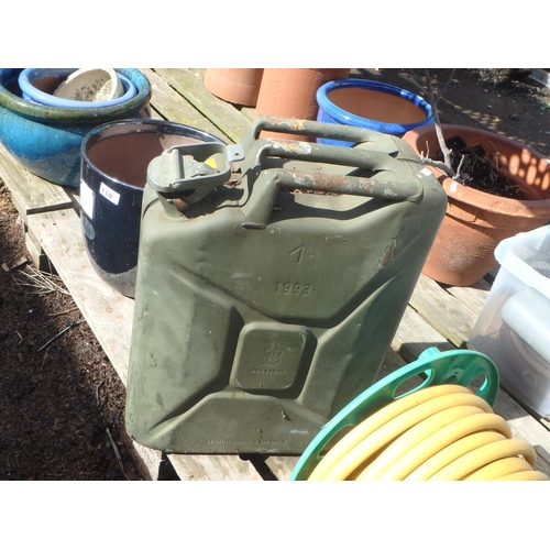 111 - 1993 MILITARY BELLINO JERRY CAN