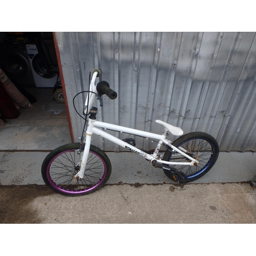 14 - FREESTYLE BMX BIKE