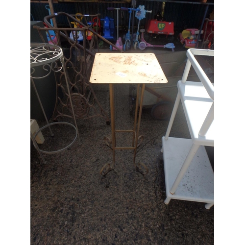 167 - METAL PLANT STAND