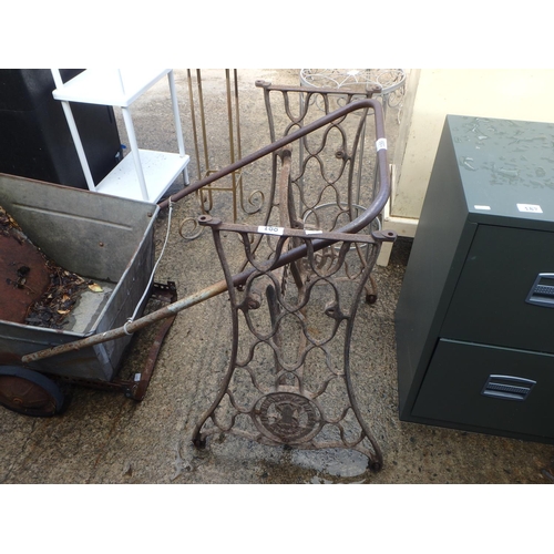 188 - VINTAGE SINGER SEWING MACHINE STAND