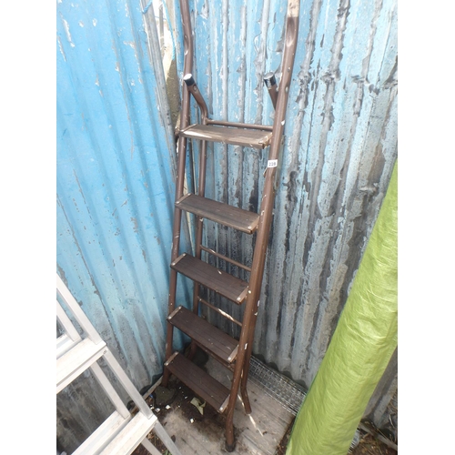 228 - METAL STEP LADDER