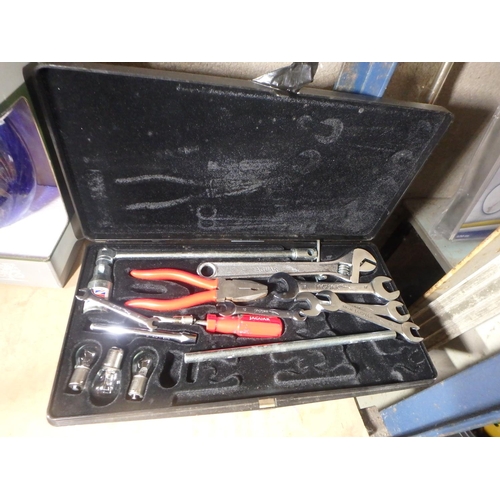 400 - JAGUAR CAR TOOL KIT