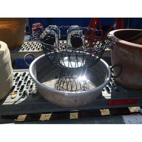 69 - ALUMINIUM PAN AND METAL BASKET