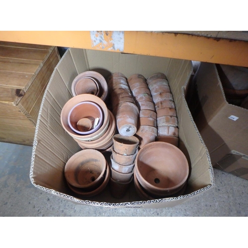 439 - BOX F TERRACOTTA POTS