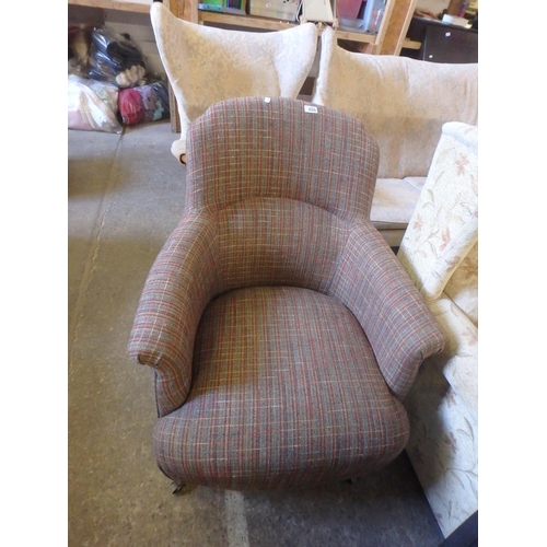 656 - CHAIRS LTD TWEAD ARM CHAIR