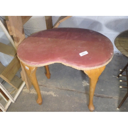 1012 - KIDNEY SHAPE STOOL