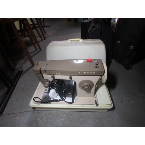 1068 - SINGER L47 SEWING MACHINE