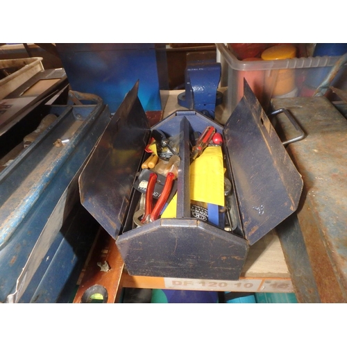 550 - CANTILEVER TOOLBOX WITH CONTENTS