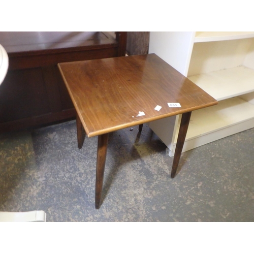 833 - SIDE TABLE