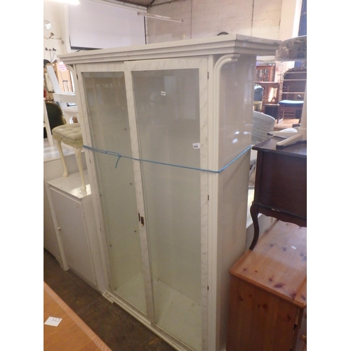 860 - DISPLAY CABINET - NO SHELVES