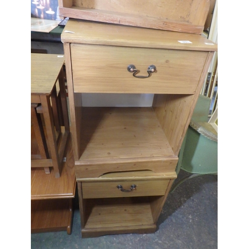 891 - 2 BEDSIDE UNITS