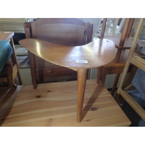 907 - 3 LEGGED KIDNEY SHAPED STOOL