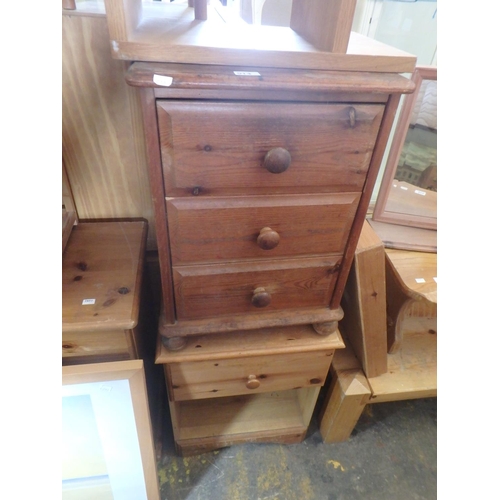 914 - 3 DRAWER BEDSIDE UNIT + SINGLE DRAWER UNIT