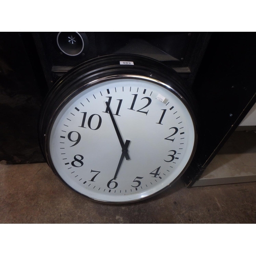 982 - LARGE NUMBERED WALL CLOCK