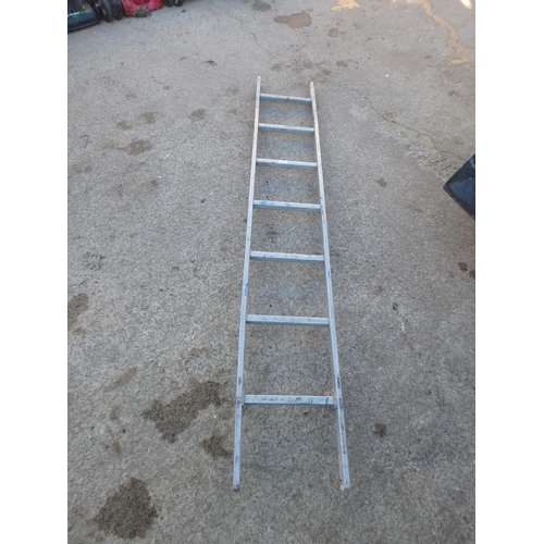 114 - ALUMINIUM LADDER