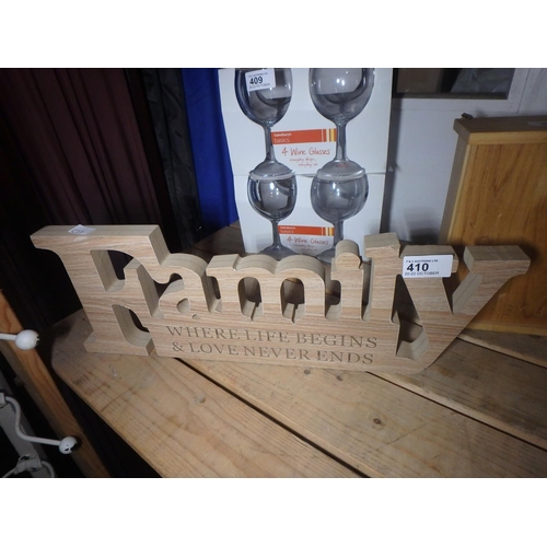 410 - CARVED WOODEN FAMILY SLOGAN ORNAMENT 