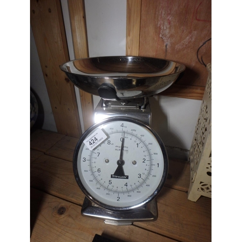 424 - TYPHOON RETRO KITCHEN SCALES