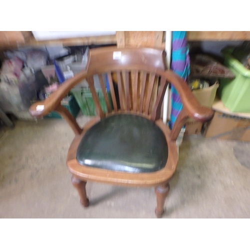 1809 - VINTAGE GENTLEMENS DESK CHAIR