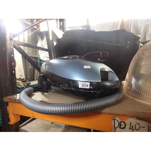 2019 - SAINSBURY 1400W VACUUM CLEANER