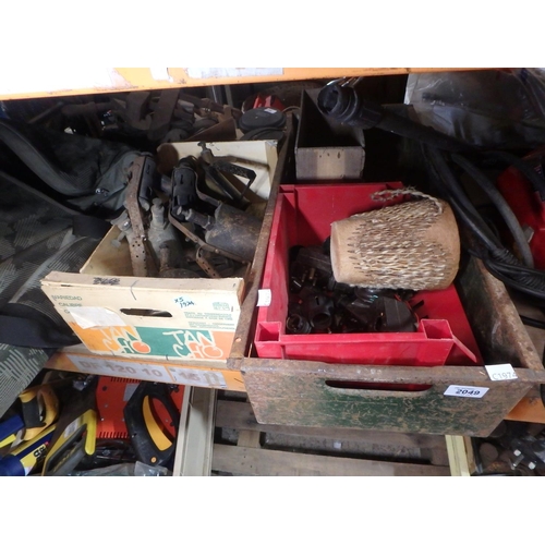 2049 - METAL TRAY OF ROUND PIN ELECTRICS AND CRATE OF 5 BLOW LAMPS