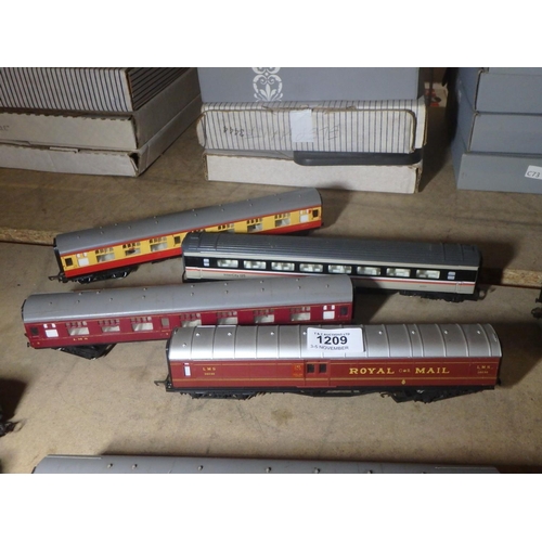 1209 - 4 HORNBY CARRIAGES