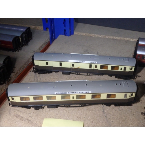 1212 - 2 AIRFIX CORNISH RIVIERA TRAIN CARRIAGES