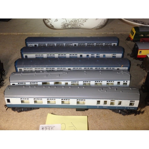 1215 - 5 XTTR CARRIAGES