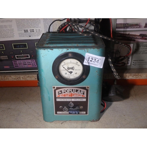 1234 - FC HEAYBERG VINTAGE BATTERY CHARGER