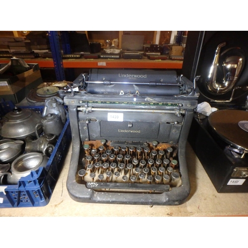 1439 - VINTAGE UNDERWOOD MANUAL TYPEWRITER