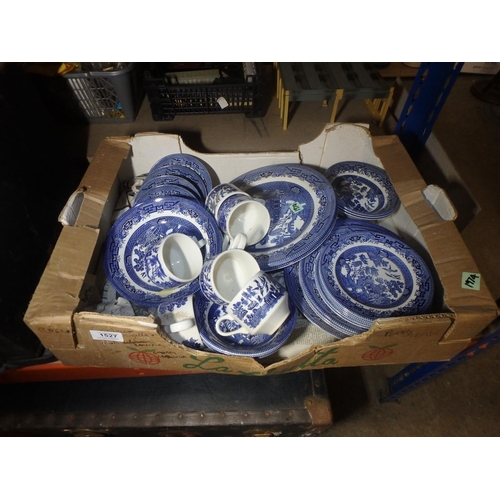 1527 - CRATE OF BLUE AND WHITE DINNER SET BY CHURCHILL