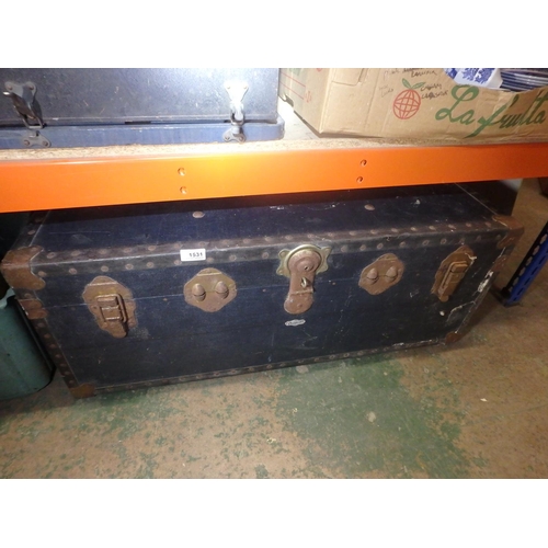 1531 - LARGE VINTAGE TRUNK WITH CHRISTMAS DECORATIONS