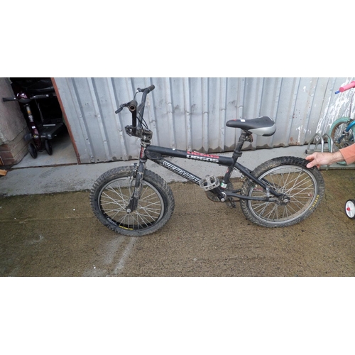 5 - SPECIALIZED VEGAS BMX BIKE