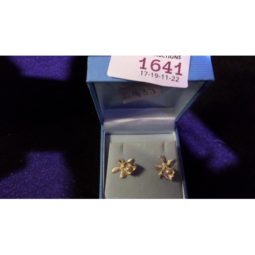 1641 - 925 SILVER FLOWER EARRINGS IN BOX , SMALL PEARL CENTRE