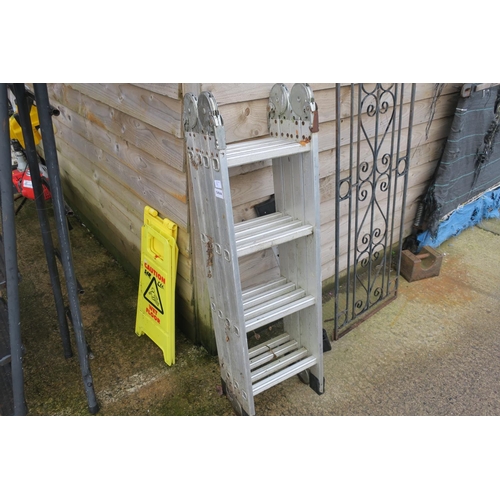 34 - EXTENDABLE LADDER