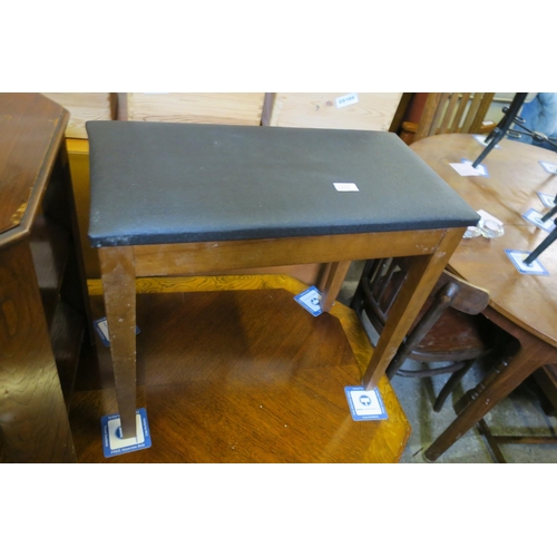 1815 - SMALL TABLE WITH STORAGE AND LIFT UP LID