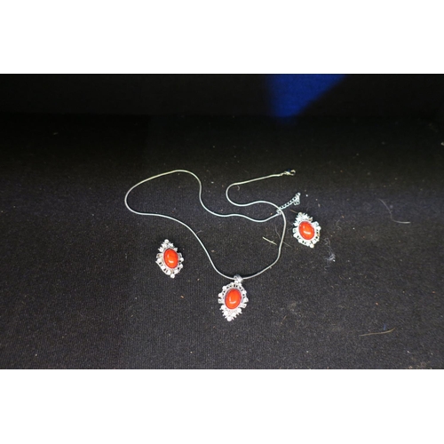 1514 - RED STONE NECKLACE AND CLIP ON EARRING SET