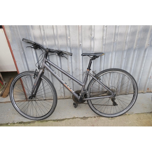 15 - LADIES RALEIGH STRADA HYBRID BICYCLE