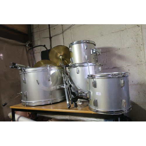 611 - DRUM KIT