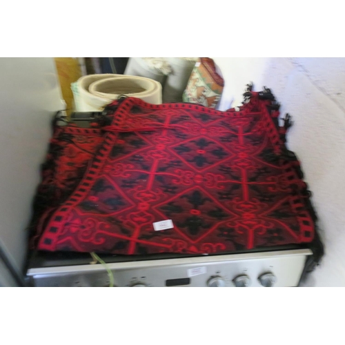 642 - RED AND BLACK PATTERNED RUG