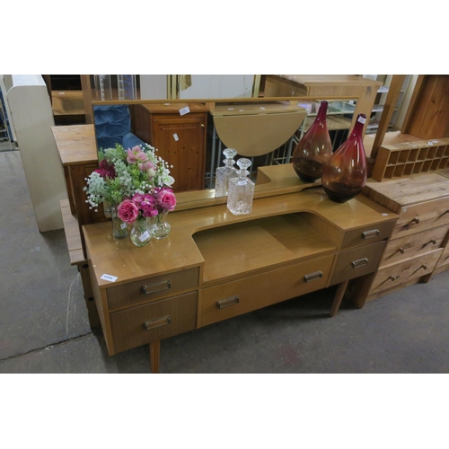 1015 - VINTAGE DRESSING TABLE