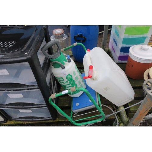 40 - GARDEN SPRAYER, WATER CARRIER AND KNEELER