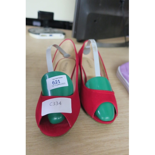 621 - PAIR OF WOMENS PROFILE SHOES, SIZE 5