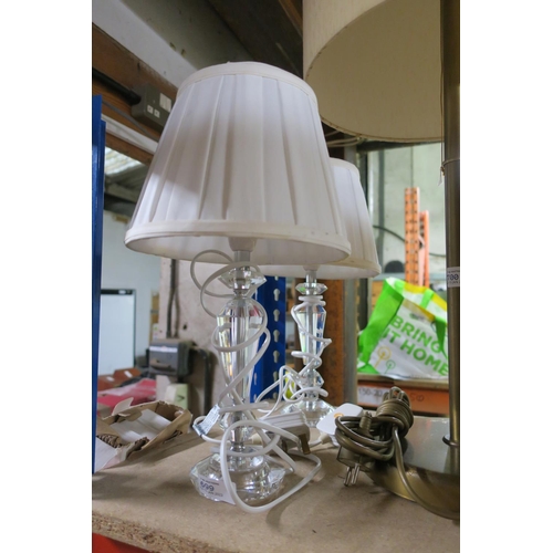 699 - PAIR OF FAUX GLASS TABLE LAMPS AND SHADES