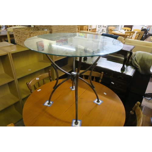 902 - GLASS TOP METAL TABLE