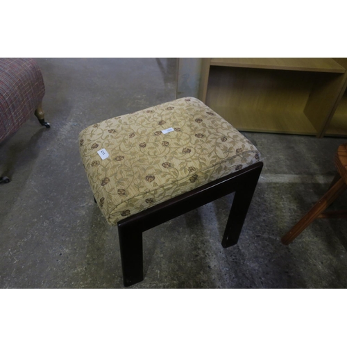 903 - GOUT STOOL