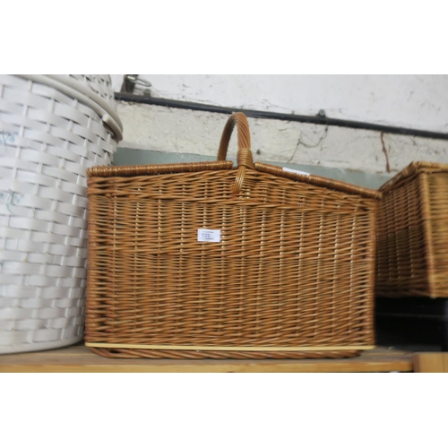 529 - LARGE PICNIC BASKET